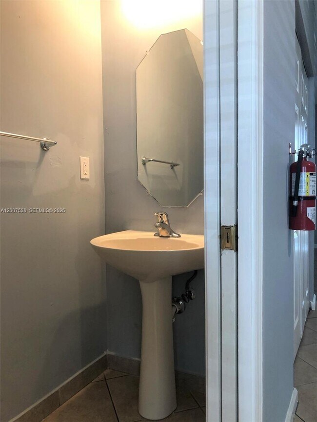 Building Photo - 8209 SW 25th Ct