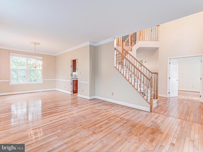 Building Photo - 817 Santmyer Dr SE