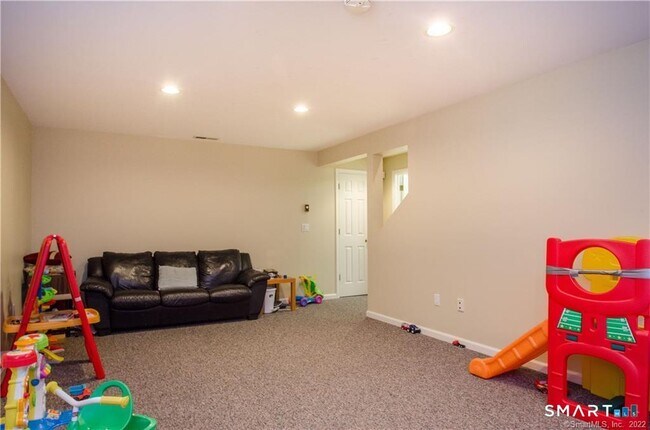 Building Photo - 4 Buckingham Ln