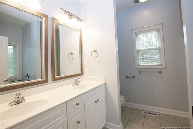 Building Photo - 110 Willow Creek Ln