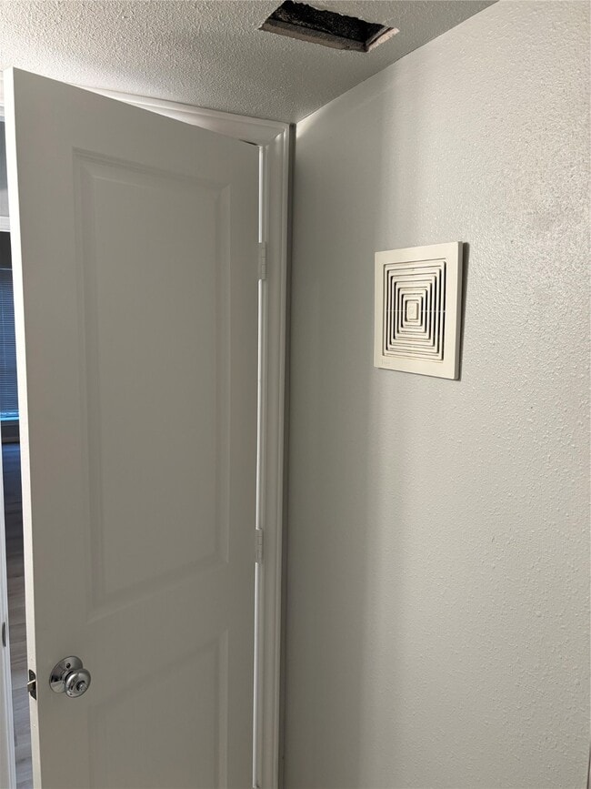 Building Photo - 2626 Holly Hall St