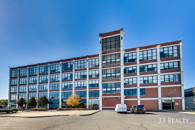 Building Photo - 4000 W Diversey Ave