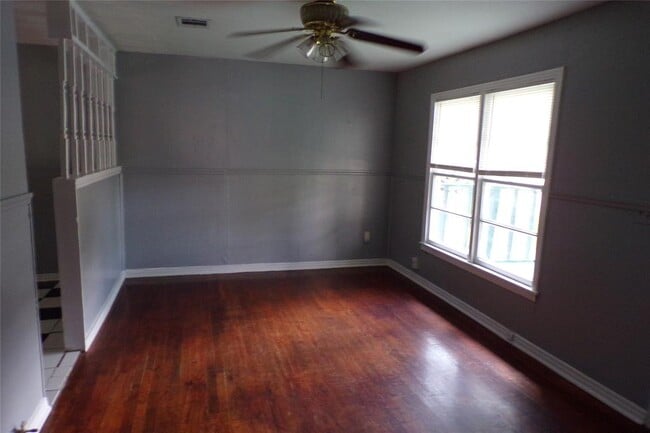 Building Photo - 705 Otis St