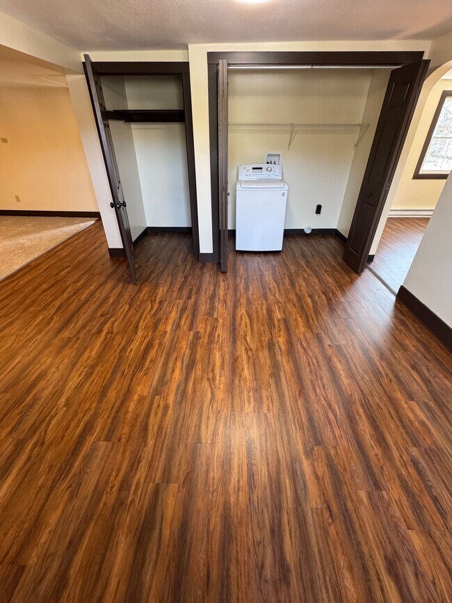 Building Photo - 702 Peer St