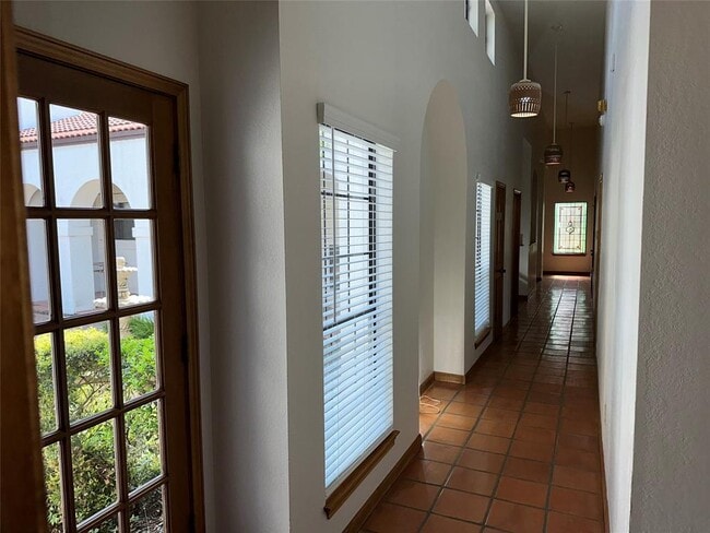 Building Photo - 1100 Crystal Creek Dr