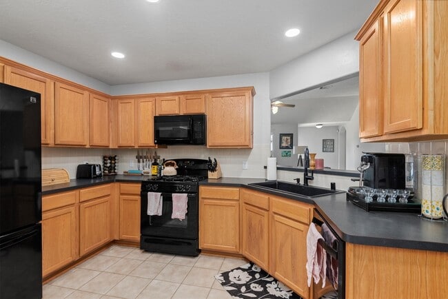 Building Photo - 5614 Savannah Woods Ln