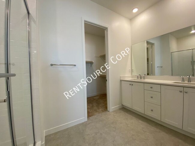 Building Photo - 3 Bedroom, 2022 New Construction Flat w/ S...