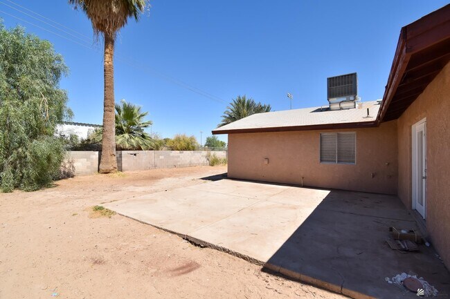 Building Photo - 2878 S 18th Ave