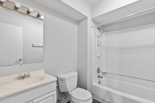Interior Photo - Monroe Crest