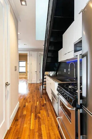 Building Photo - 941 Second Avenue