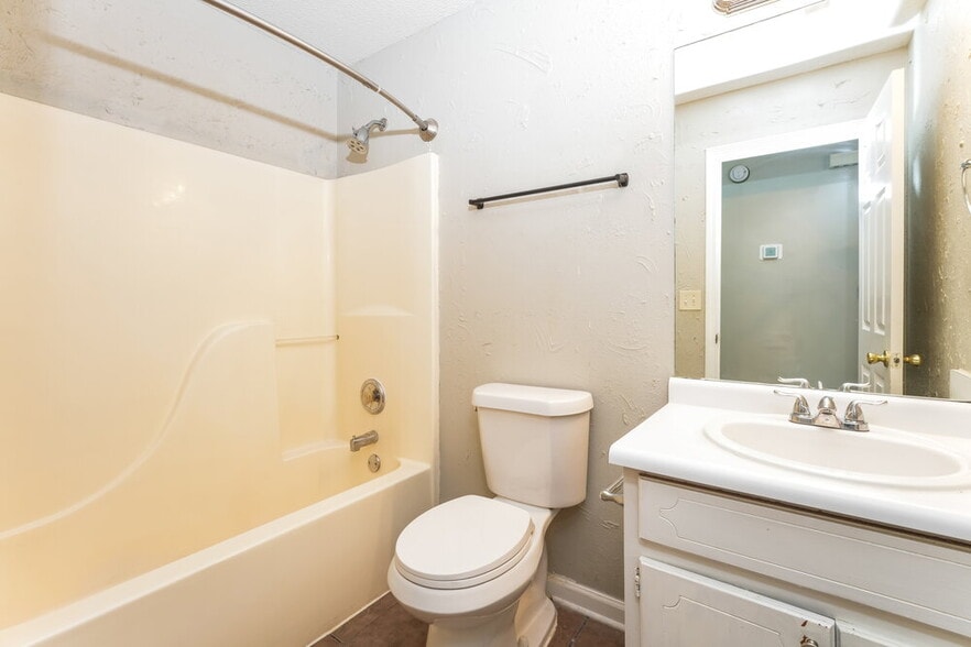 Building Photo - 4091 S Fork Dr