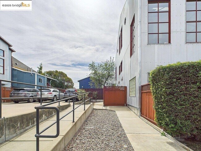 Building Photo - 3116 Adeline St
