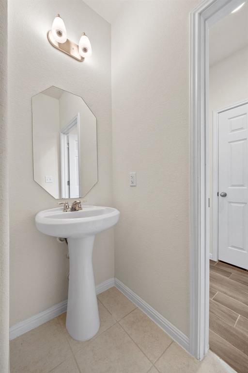 Building Photo - 2304 S Lakeline Blvd