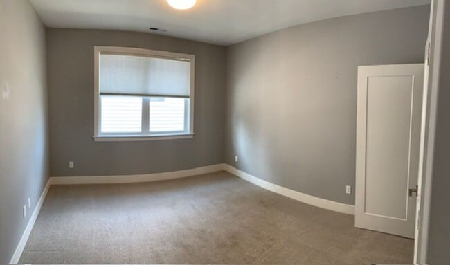 Building Photo - Montavilla Four Bedrooms, Four Bathrooms H...