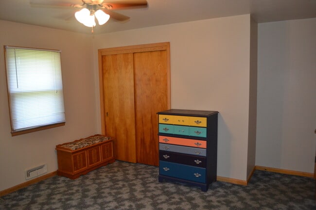 Building Photo - Nice 3-4 Br, 2 Bath Ranch style home, fenced in yard, garage, patio, full basement