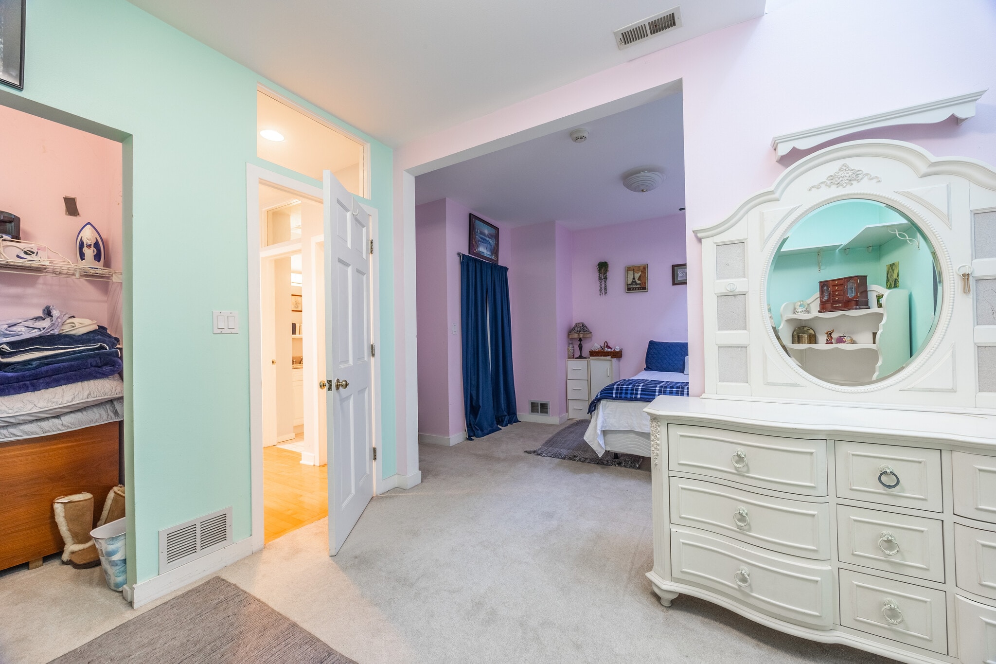 Building Photo - 1723 N Wood St