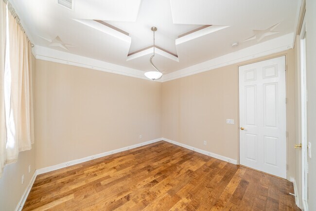 Building Photo - 17425 Cyrus Ln