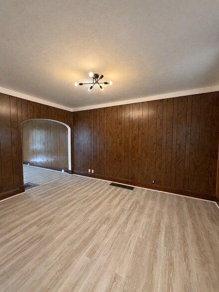 Building Photo - 3337 Parkwood Ave