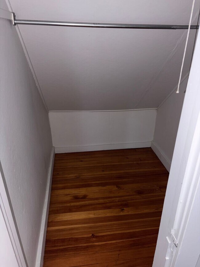 Building Photo - Cozy 1 Bed,1 Bath partially furnished apartment located in The Heart Of Elizabethtown!