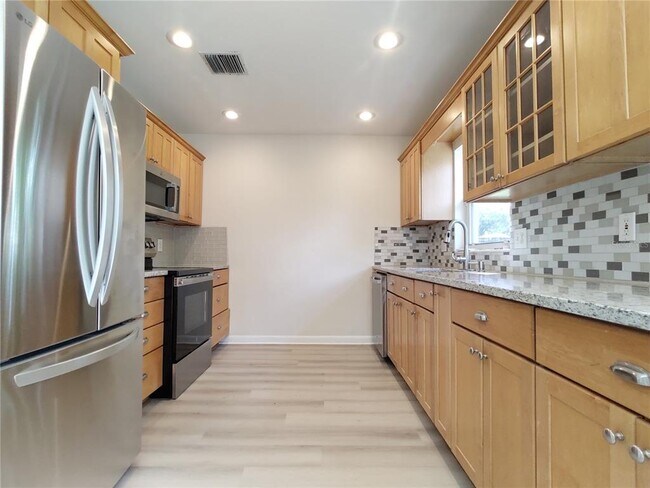 Building Photo - 516 Ellsworth St