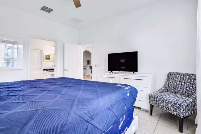 Building Photo - 4140 Oak Tree Dr