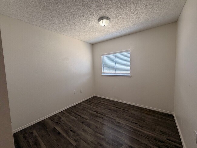 Building Photo - 1811 W Jackson Ave