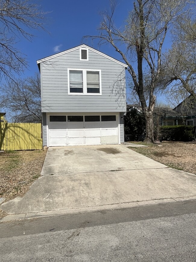 Building Photo - 9931 Village Briar