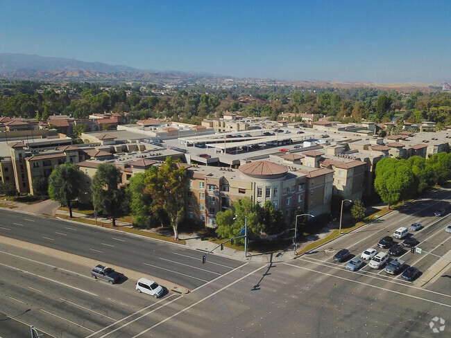 Building Photo - 24585 Town Center Dr