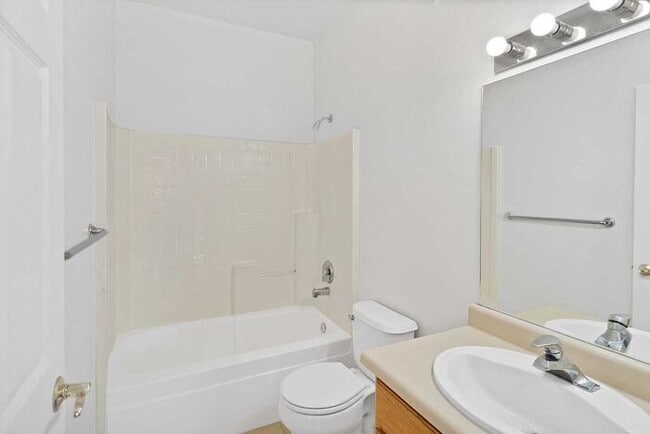 Building Photo - Modern 2-Bedroom, 2-Bath Condo in Grand Ju...