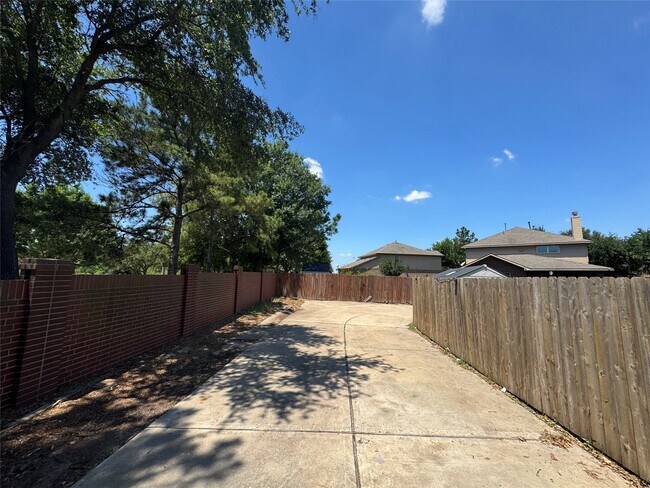 Building Photo - 8107 Gran Villa Dr