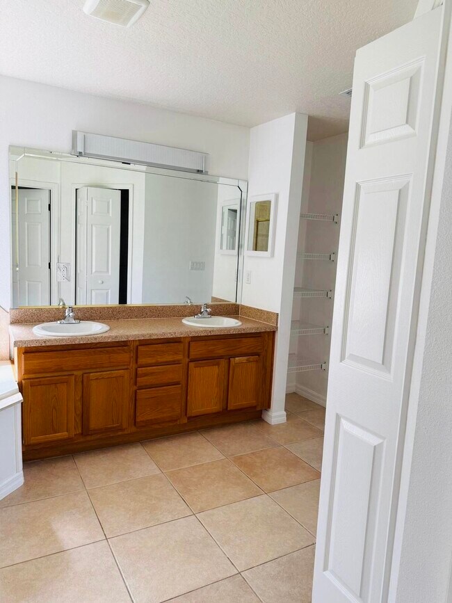 Building Photo - 207 Alcantarra St NW