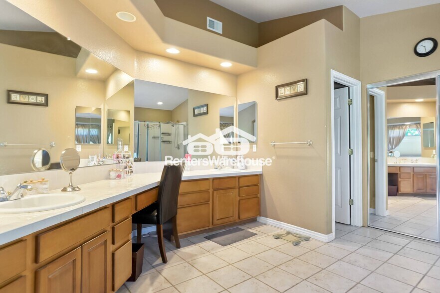 Building Photo - 9515 Bluebead Way