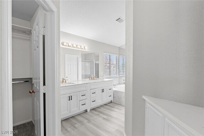 Building Photo - 7652 Botany Bay Dr