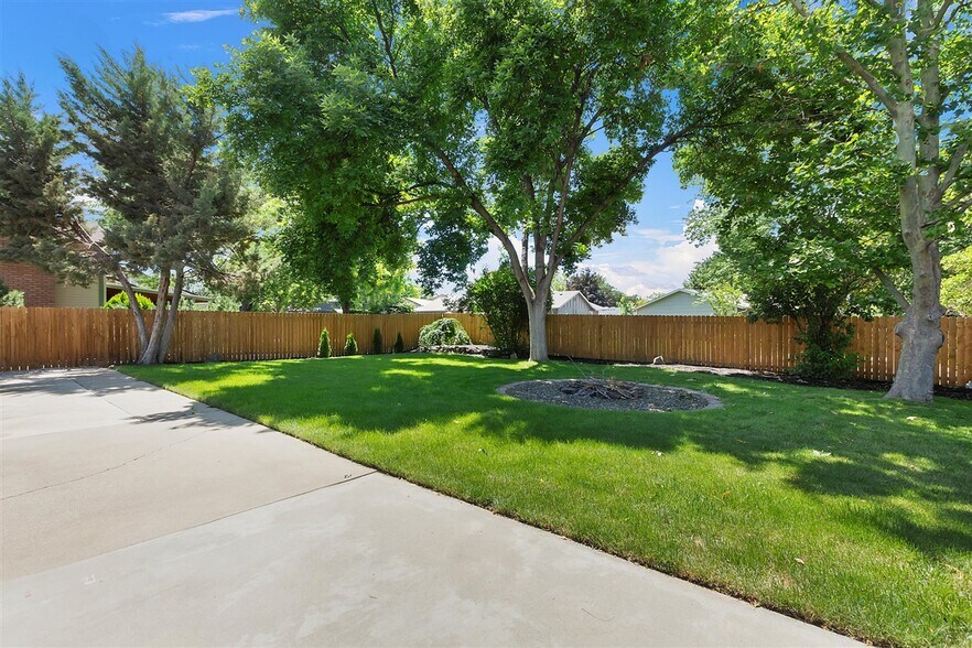 Building Photo - 3883 N Tumbleweed Pl