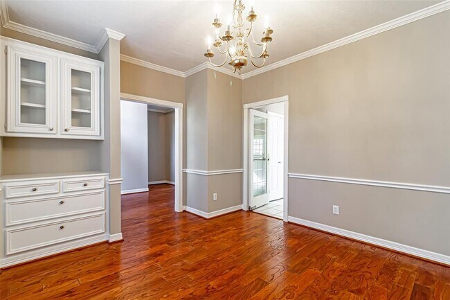 Building Photo - 8311 Mentmore Dr