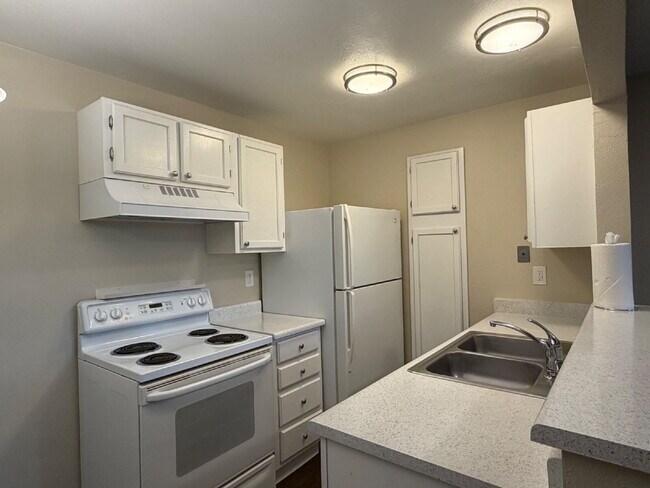 Building Photo - 50% OFF your 1st Month's Rent!!  Garden-Level Condo Featuring 1bd/1ba in Desirable Stoney Creek C...