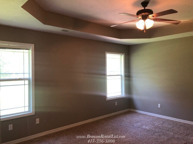 Building Photo - Over 2,000 sqft on one level