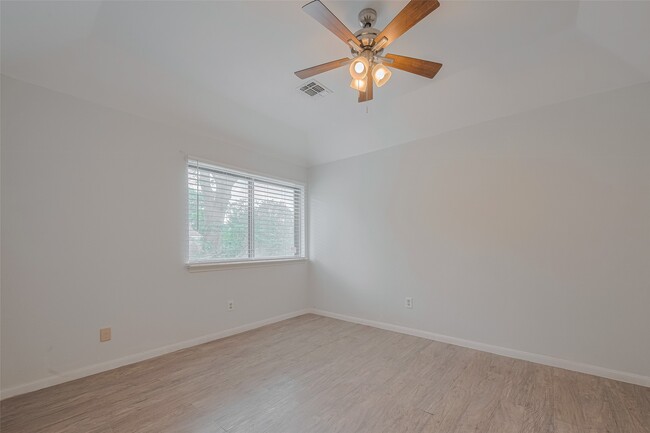 Building Photo - 5210 Holly View Dr