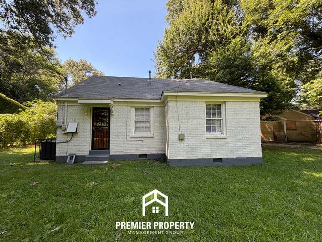 Building Photo - Charming 2BR/1BA Highland Heights Cove | Formal Dining Area & Huge Backyard