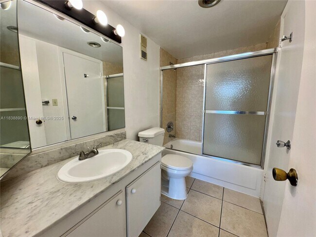 Building Photo - 1300 NE Miami Gardens Dr