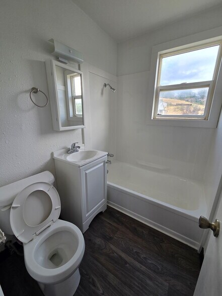 Building Photo - 529 NW 15th Dr