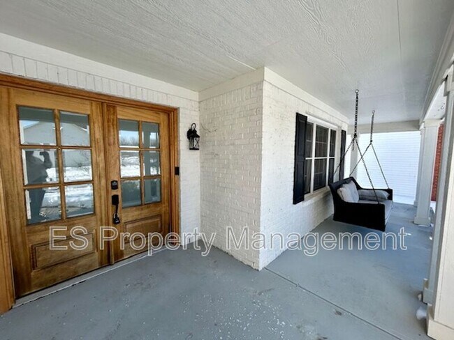 Building Photo - 18258 Benton Oak Dr