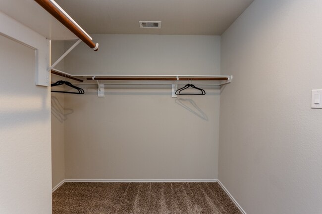 Building Photo - 9922 Southern Bayberry Dr