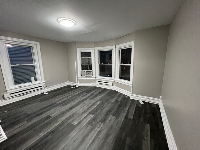 Building Photo - 240 E Hamilton St