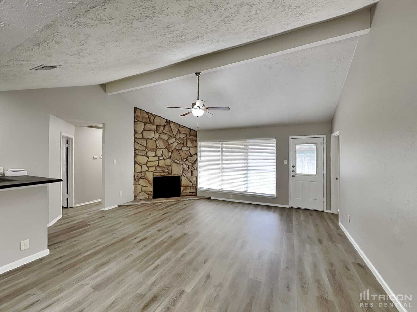 Building Photo - 14831 Waterside Dr