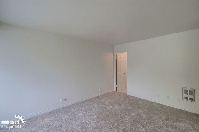 Building Photo - Charming 2Bdm 2Ba Condo in La Jolla