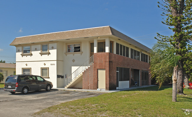 Building Photo - The Flats at the Preserve