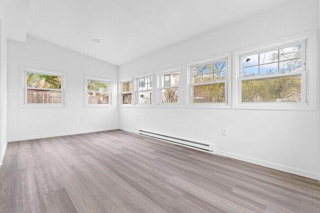 Building Photo - 1304 Voortman Ave