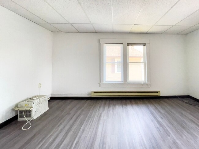 Building Photo - Charming 1-Bedroom Apartment Near Ball Sta...