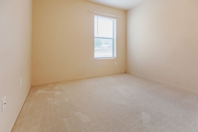 Building Photo - Beautiful 3 Bedroom/2 Bath Home